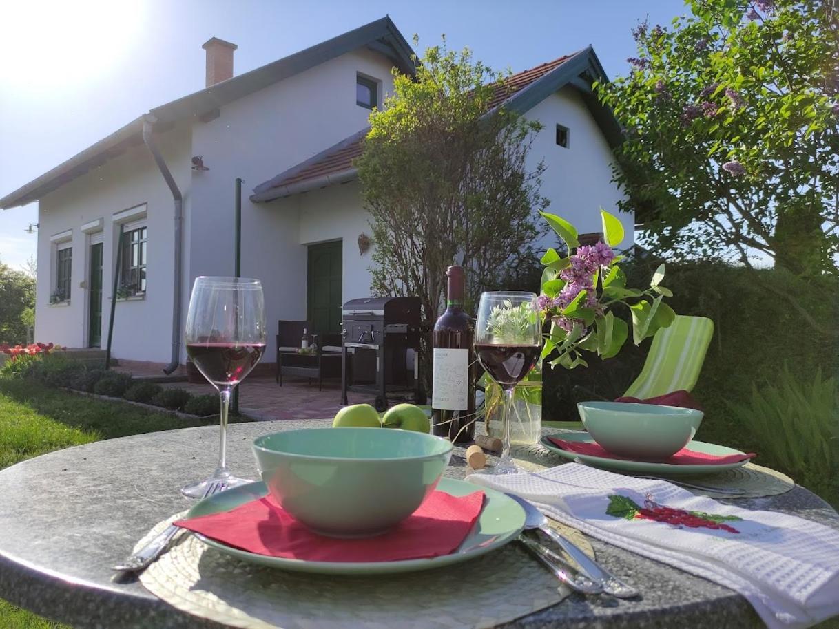 Szolohegyi Haziko - Cottage In The Vineyard Balatonszárszó エクステリア 写真